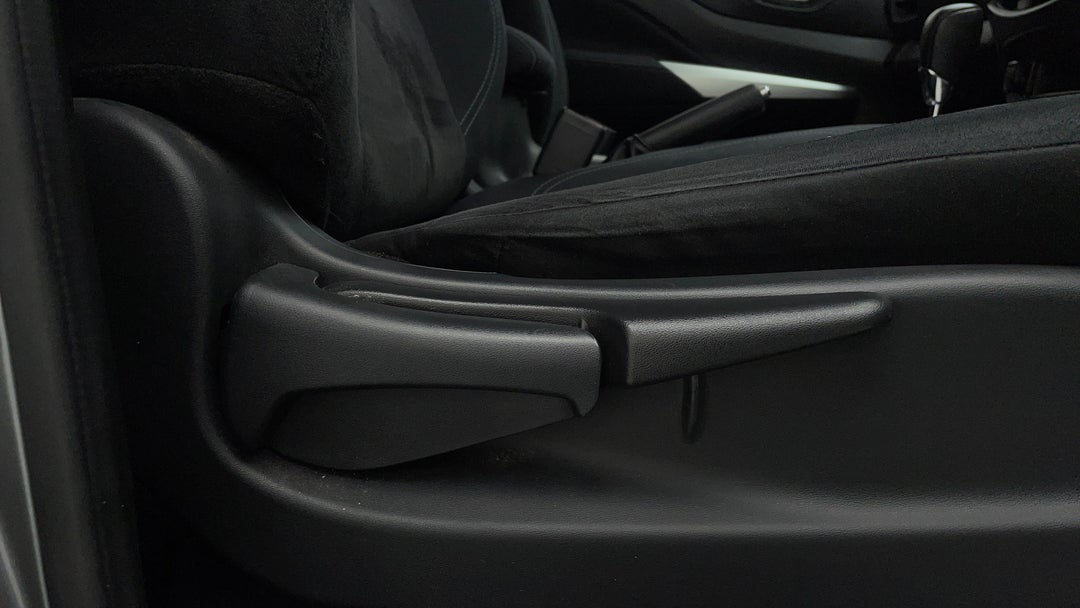 2018 Nissan Navara St (4x2), Automatic, 68976 km, Drivers Side Adjustment Panel