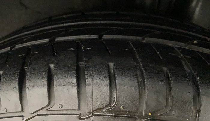 2016 Hyundai Elite i20 MAGNA 1.2, Petrol, Manual, 66,542 km, Left Rear Tyre Tread