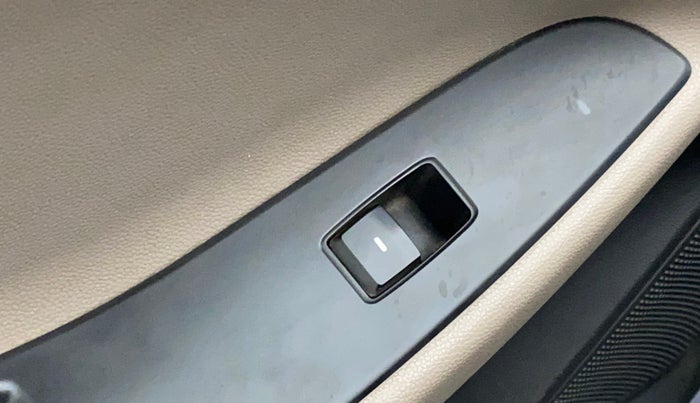 2016 Hyundai Elite i20 MAGNA 1.2, Petrol, Manual, 66,542 km, Left front window switch / handle - Power window makes minor noise