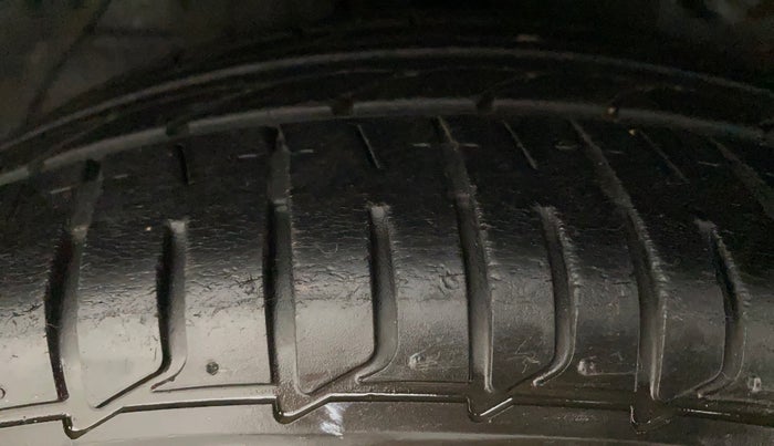 2016 Hyundai Elite i20 MAGNA 1.2, Petrol, Manual, 66,542 km, Right Rear Tyre Tread