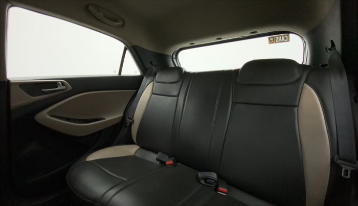 2016 Hyundai Elite i20 MAGNA 1.2, Petrol, Manual, 66,542 km, Right Side Rear Door Cabin