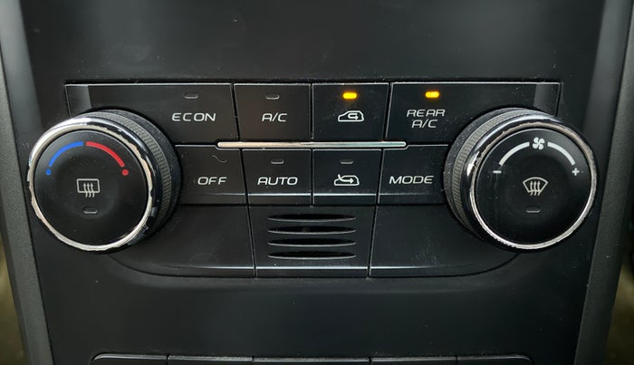 2018 Mahindra XUV500 W9, Diesel, Manual, 47,899 km, Automatic Climate Control