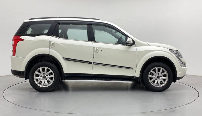 2018 Mahindra XUV500 W9, Diesel, Manual, 47,899 km, Right Side View