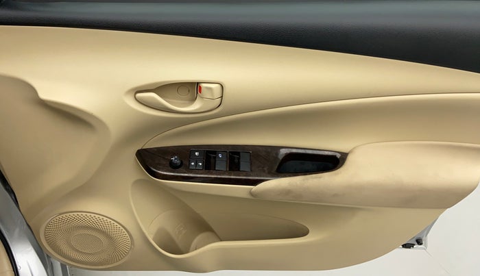 2018 Toyota YARIS J MT, Petrol, Manual, 16,251 km, Driver Side Door Panels Control