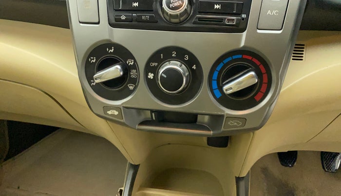 2013 Honda City 1.5L I-VTEC V MT SUNROOF, Petrol, Manual, 1,24,116 km, AC Unit - Car heater not working