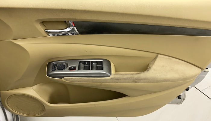 2013 Honda City 1.5L I-VTEC V MT SUNROOF, Petrol, Manual, 1,24,116 km, Driver Side Door Panels Control