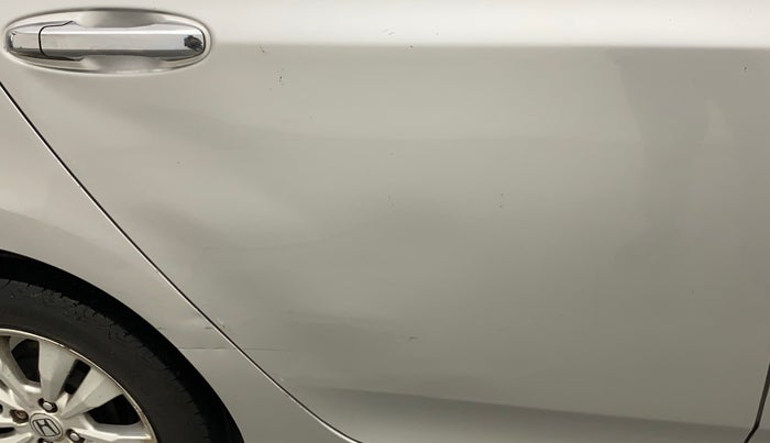 2013 Honda City 1.5L I-VTEC V MT SUNROOF, Petrol, Manual, 1,24,116 km, Right rear door - Minor scratches