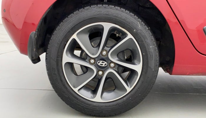 2017 Hyundai Grand i10 SPORTZ (O) 1.2 AT VTVT, Petrol, Automatic, 29,962 km, Right Rear Wheel