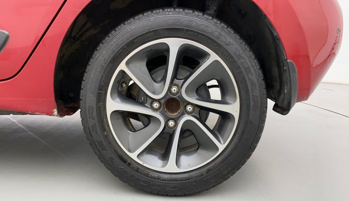 2017 Hyundai Grand i10 SPORTZ (O) 1.2 AT VTVT, Petrol, Automatic, 29,962 km, Left Rear Wheel