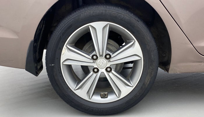2017 Hyundai Verna 1.6 VTVT SX, Petrol, Manual, 61,844 km, Right Rear Wheel