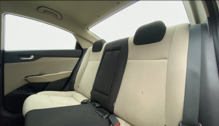 2017 Hyundai Verna 1.6 VTVT SX, Petrol, Manual, 61,844 km, Right Side Rear Door Cabin