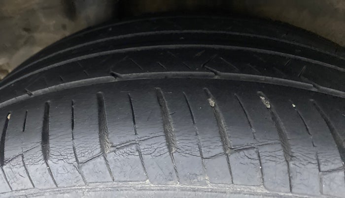 2017 Hyundai Verna 1.6 VTVT SX, Petrol, Manual, 61,844 km, Right Rear Tyre Tread
