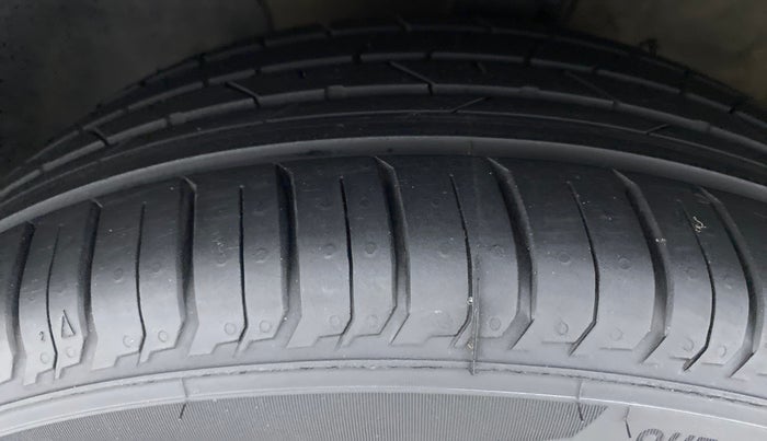 2017 Hyundai Verna 1.6 VTVT SX, Petrol, Manual, 61,844 km, Left Front Tyre Tread