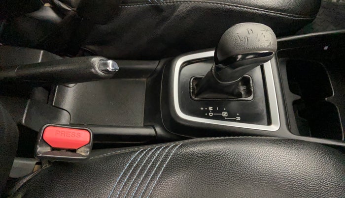 2018 Maruti Swift ZXI AMT, Petrol, Automatic, 1,06,179 km, Gear lever - Knob cover torn