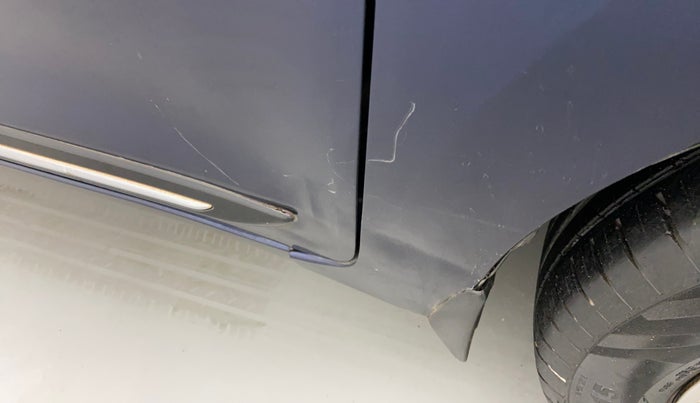 2018 Maruti Swift ZXI AMT, Petrol, Automatic, 1,06,179 km, Right fender - Slightly dented