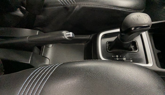 2018 Maruti Swift ZXI AMT, Petrol, Automatic, 1,06,179 km, Gear Lever