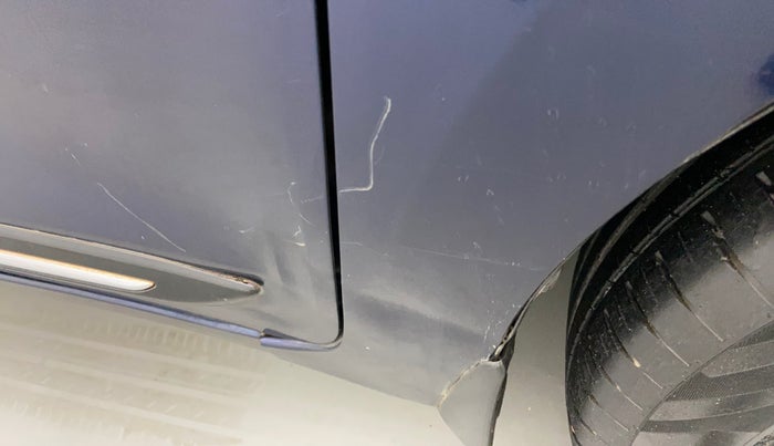 2018 Maruti Swift ZXI AMT, Petrol, Automatic, 1,06,179 km, Right fender - Minor scratches