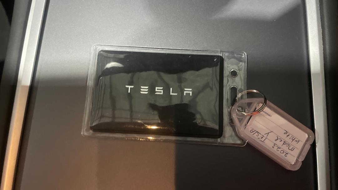 2023 Tesla Model Y Long Range, Automatic, 53446 km, Key Close-up