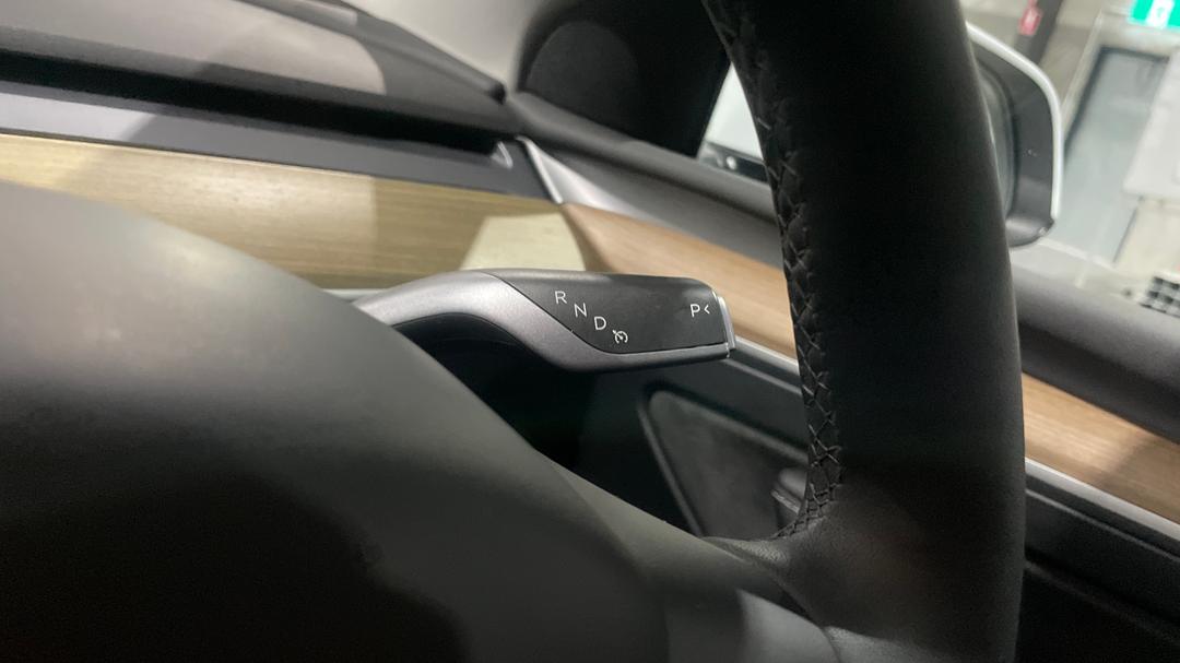 2023 Tesla Model Y Long Range, Automatic, 53446 km, Gear Lever 