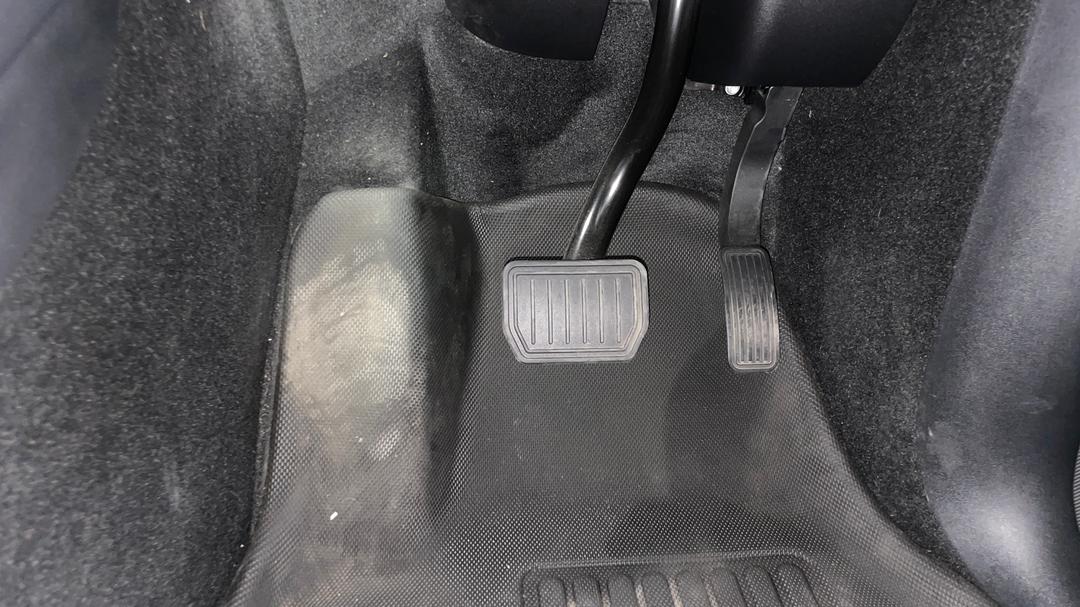 2023 Tesla Model Y Long Range, Automatic, 53446 km, Pedals and Footmat