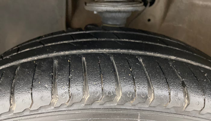 2017 Maruti IGNIS DELTA 1.2, Petrol, Manual, 83,501 km, Left Front Tyre Tread