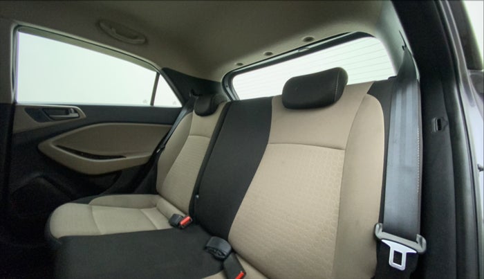 2016 Hyundai Elite i20 ASTA 1.2 (O), Petrol, Manual, 84,429 km, Right Side Rear Door Cabin