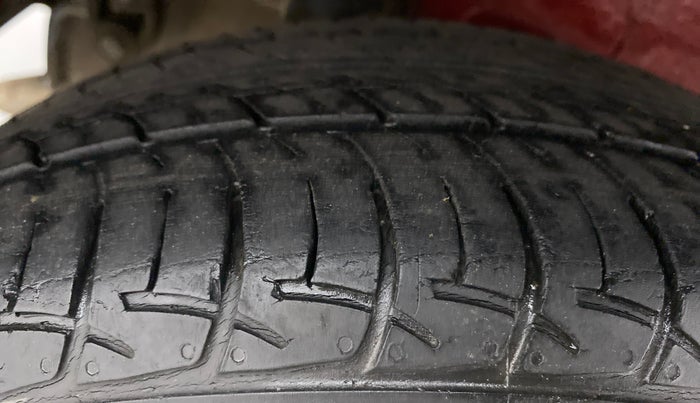 2018 Mahindra KUV 100 NXT K8 P 6 STR DUAL TONE, Petrol, Manual, 45,003 km, Right Rear Tyre Tread