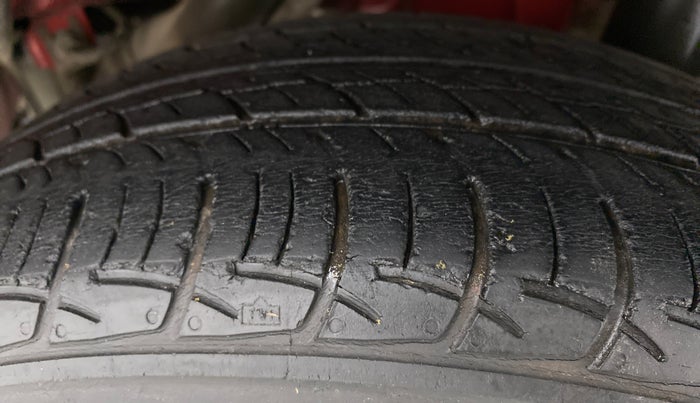 2018 Mahindra KUV 100 NXT K8 P 6 STR DUAL TONE, Petrol, Manual, 45,003 km, Left Rear Tyre Tread