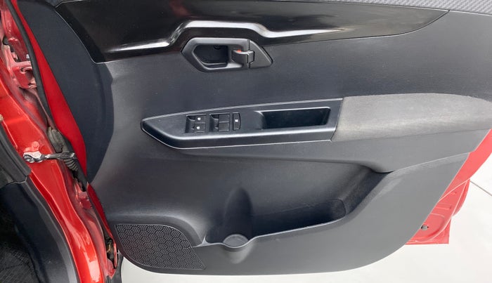 2018 Mahindra KUV 100 NXT K8 P 6 STR DUAL TONE, Petrol, Manual, 45,003 km, Driver Side Door Panels Control