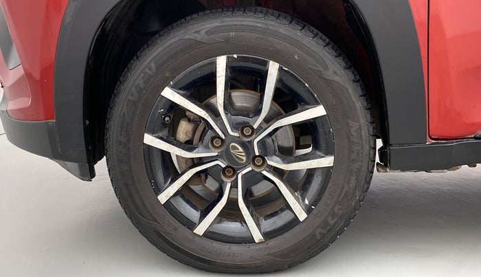 2018 Mahindra KUV 100 NXT K8 P 6 STR DUAL TONE, Petrol, Manual, 45,003 km, Left Front Wheel