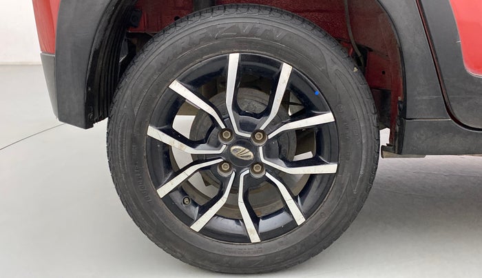 2018 Mahindra KUV 100 NXT K8 P 6 STR DUAL TONE, Petrol, Manual, 45,003 km, Right Rear Wheel
