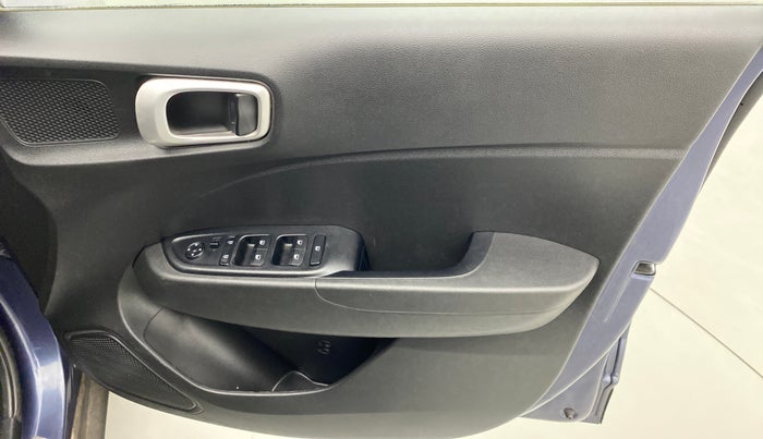 2020 Hyundai VENUE S MT 1.2 KAPPA, Petrol, Manual, 10,568 km, Driver Side Door Panels Control