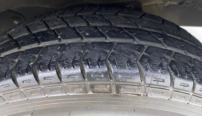 2017 Maruti Eeco 5 STR WITH AC PLUSHTR, Petrol, Manual, 11,553 km, Right Front Tyre Tread