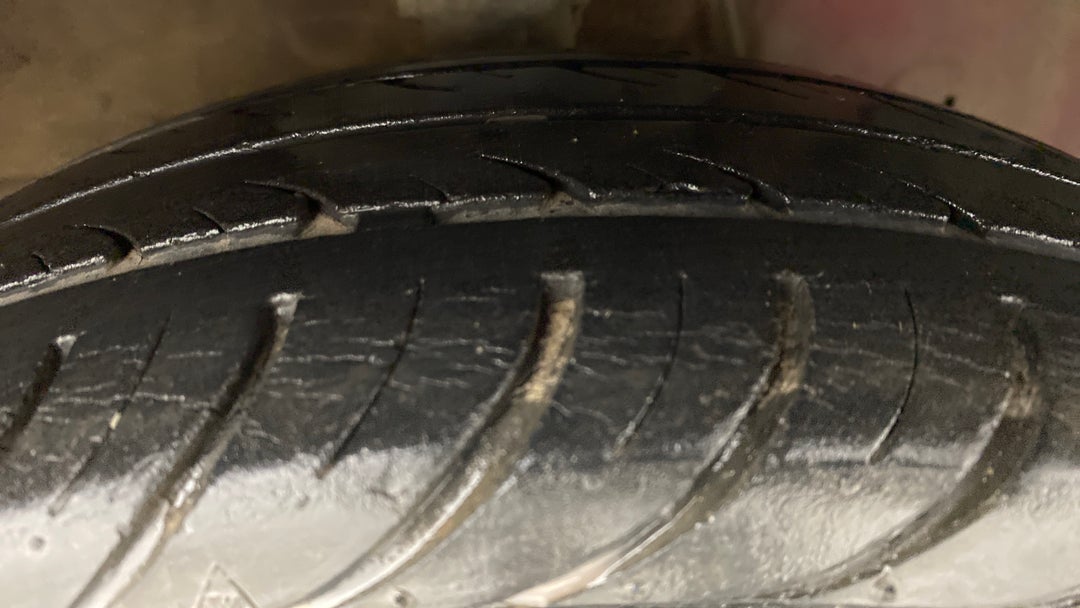 Right Front Tyre Tread