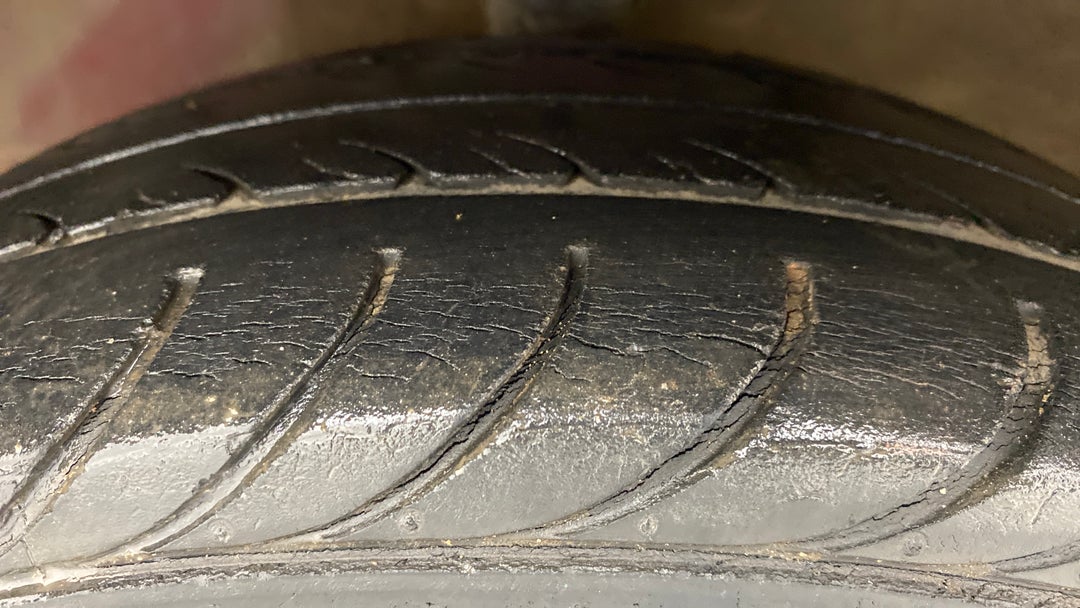 Left Front Tyre Tread