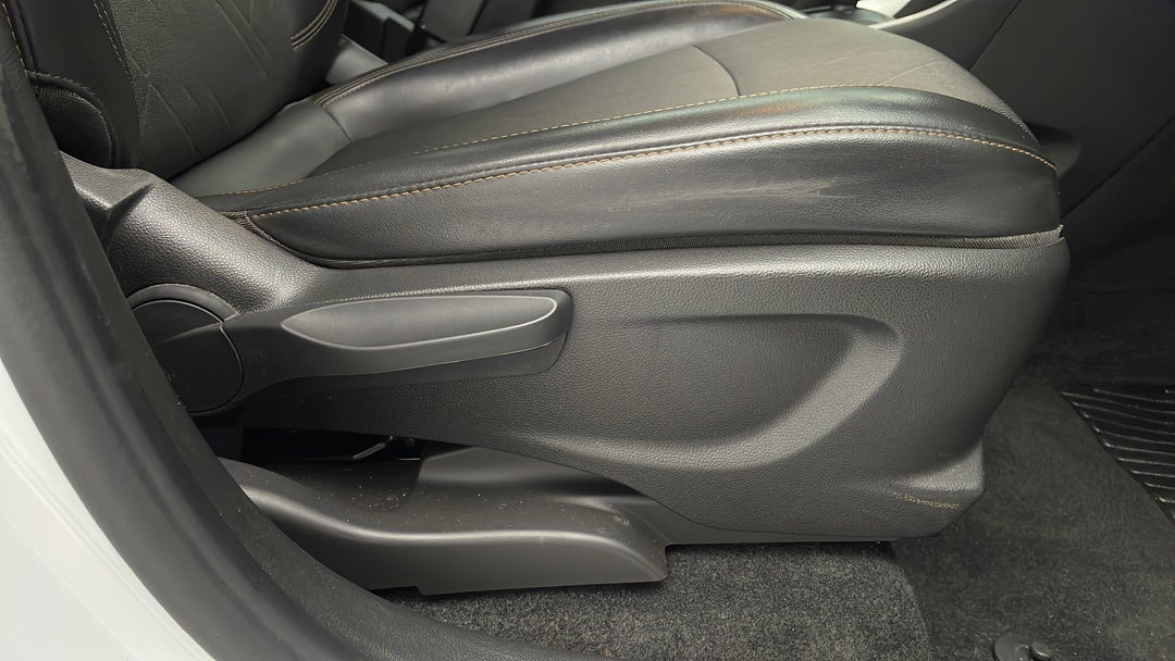 2019 Holden Trax Lt, Automatic, 43928 km, Drivers Side Adjustment Panel