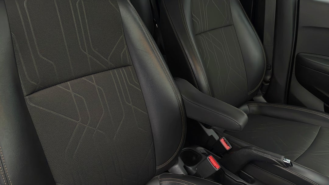 2019 Holden Trax Lt, Automatic, 43928 km, Right Side Front Door Cabin View