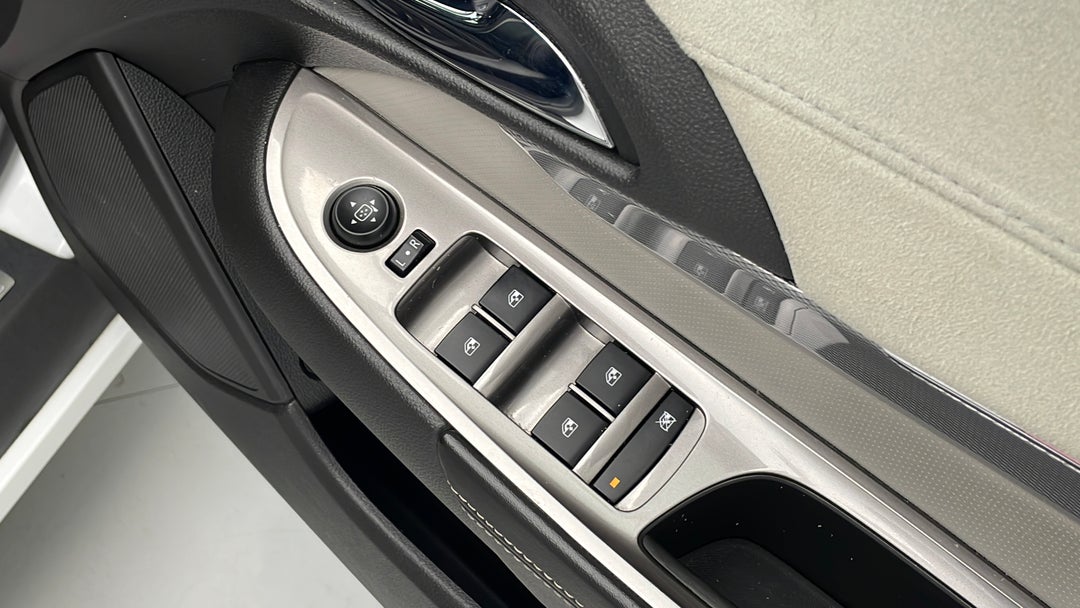 2015 Holden Calais Calais, Automatic, 110712 km, Drivers Side Door Panel Controls