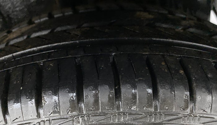 2015 Toyota Etios CROSS G, Petrol, Manual, 30,243 km, Left Rear Tyre Tread