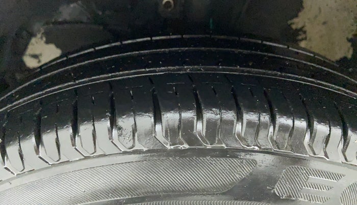 2017 Maruti Dzire VXI, Petrol, Manual, 23,321 km, Left Front Tyre Tread