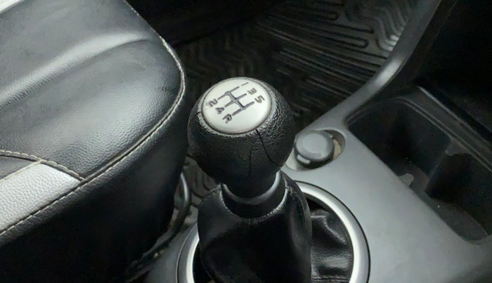 2011 Maruti Swift Dzire VXI, Petrol, Manual, 91,194 km, Gear lever - Knob has minor damage