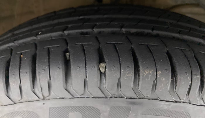 2019 Maruti Swift VXI, Petrol, Manual, 25,676 km, Right Front Tyre Tread