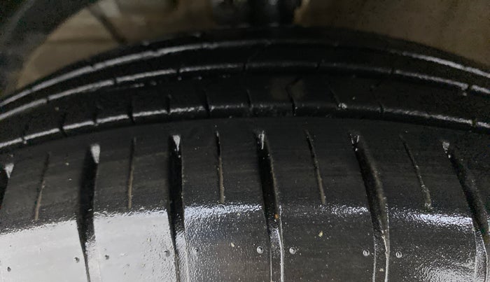 2019 Maruti Swift ZXI, Petrol, Manual, 18,682 km, Left Front Tyre Tread
