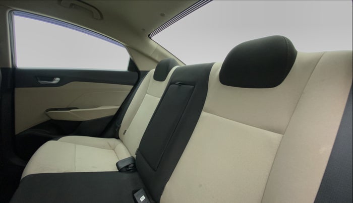 2018 Hyundai Verna 1.6 SX VTVT, Petrol, Manual, 25,995 km, Right Side Rear Door Cabin