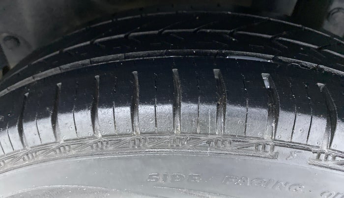 2016 Maruti Swift Dzire LXI OPT, Petrol, Manual, 28,166 km, Left Rear Tyre Tread
