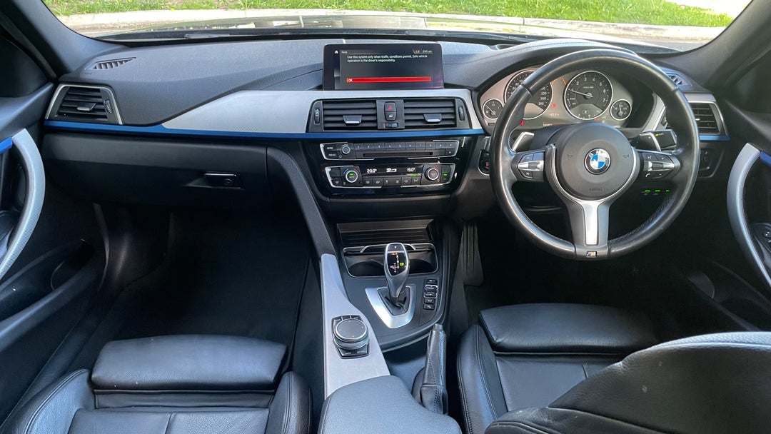 2018 BMW 3 30i M Sport, Automatic, 101851 km, Dashboard View