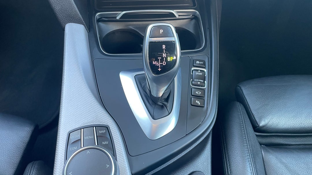 2018 BMW 3 30i M Sport, Automatic, 101851 km, Gear Lever 