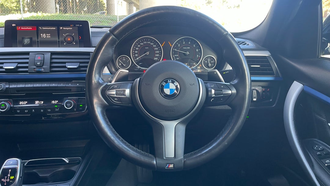 2018 BMW 3 30i M Sport, Automatic, 101851 km, Steering Wheel Close-up