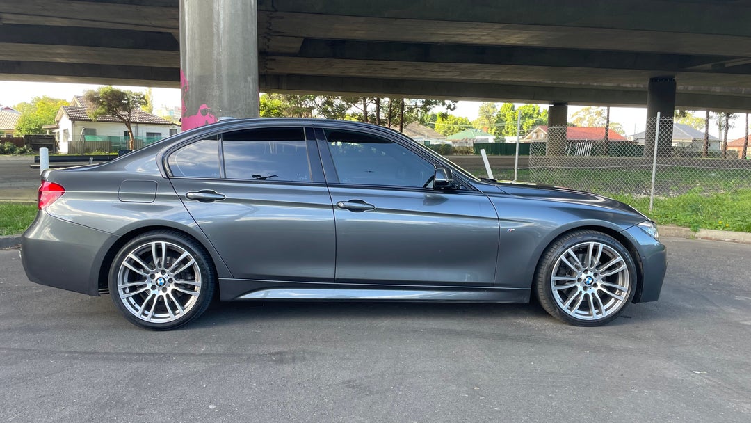 2018 BMW 3 30i M Sport, Automatic, 101851 km, Right Side View