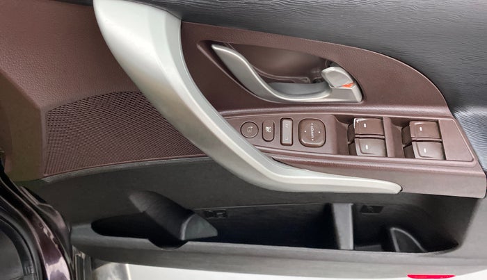 2013 Mahindra XUV500 W8 FWD, Diesel, Manual, 79,383 km, Driver Side Door Panels Control